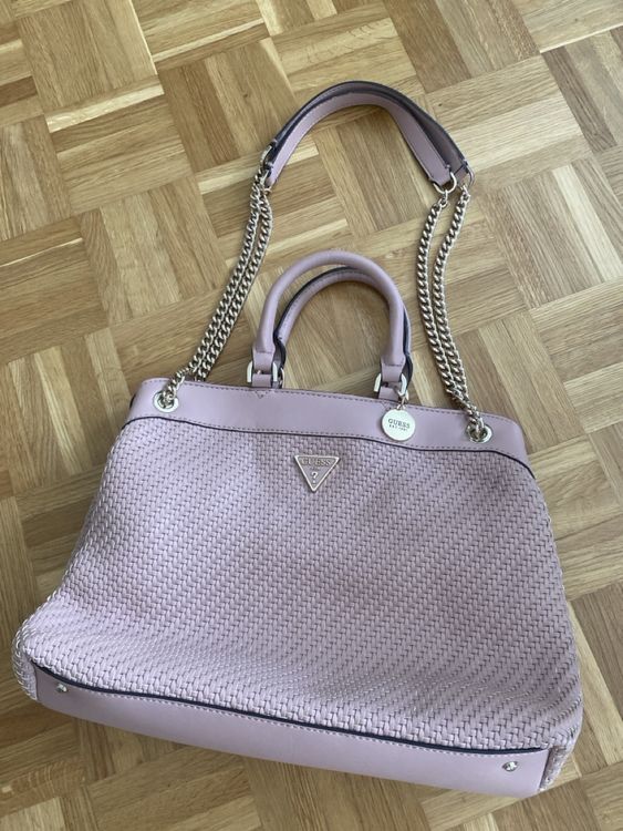 Sac a main Guess rose poudre tendance chaine doree Acheter sur Ricardo