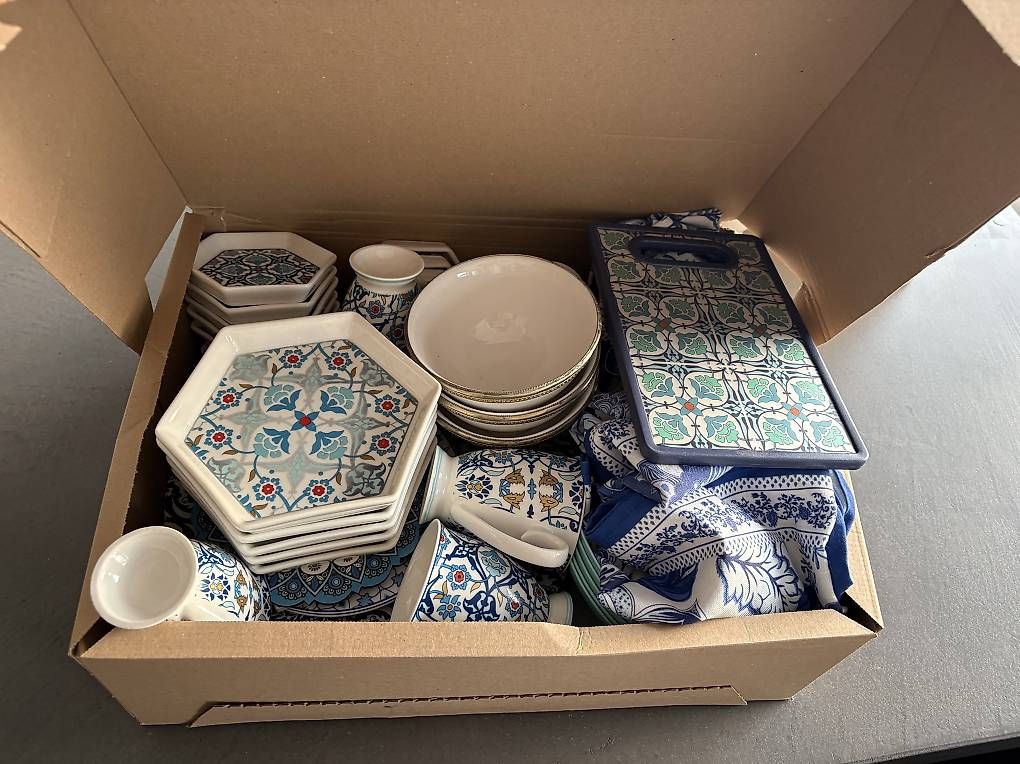 Set di piatti: Grosses Geschirrset 50-teilig – Usato da Thayngen venduto da xelera 4