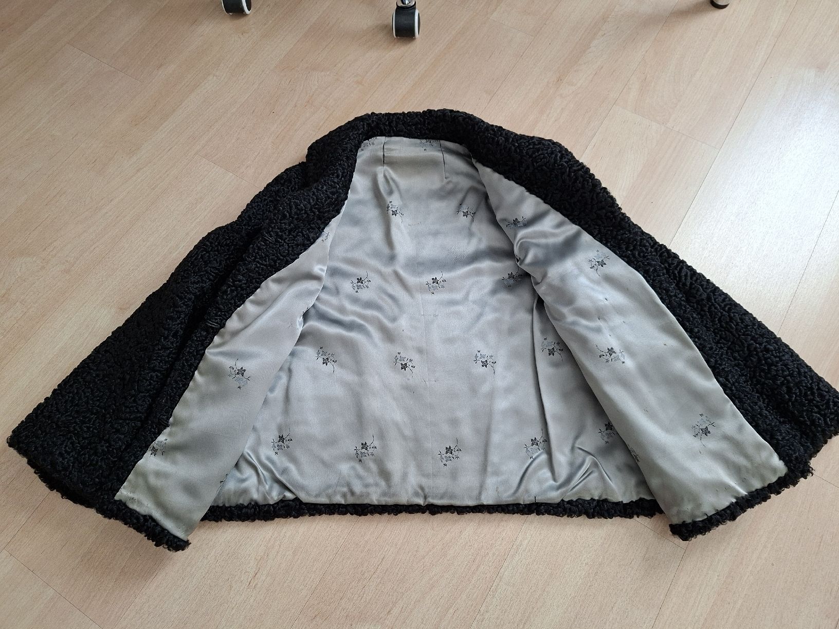 Giacche: antike Jacke aus Perserschaf – Usato da Emmenbrücke venduto da Minejapa 1