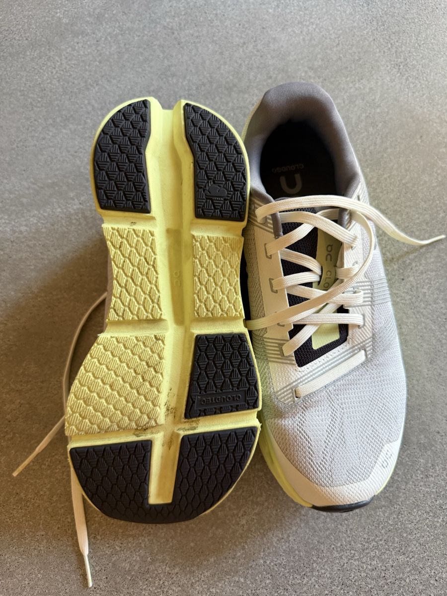 On Chaussures femmes: ON Cloud Schuhe  Damen Grösse 39 – D'occasion à Maienfeld par griti666 2