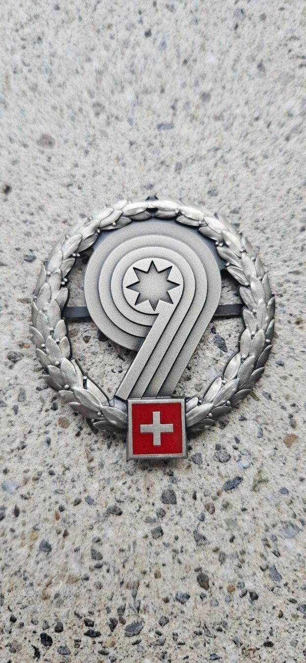 Schweizer Armee Placchette & Badge: *** Beretemblem Silber Schweizer Armee *** – Nuovo e nell'imballaggio originale da Riedholz venduto da fr_sIruP