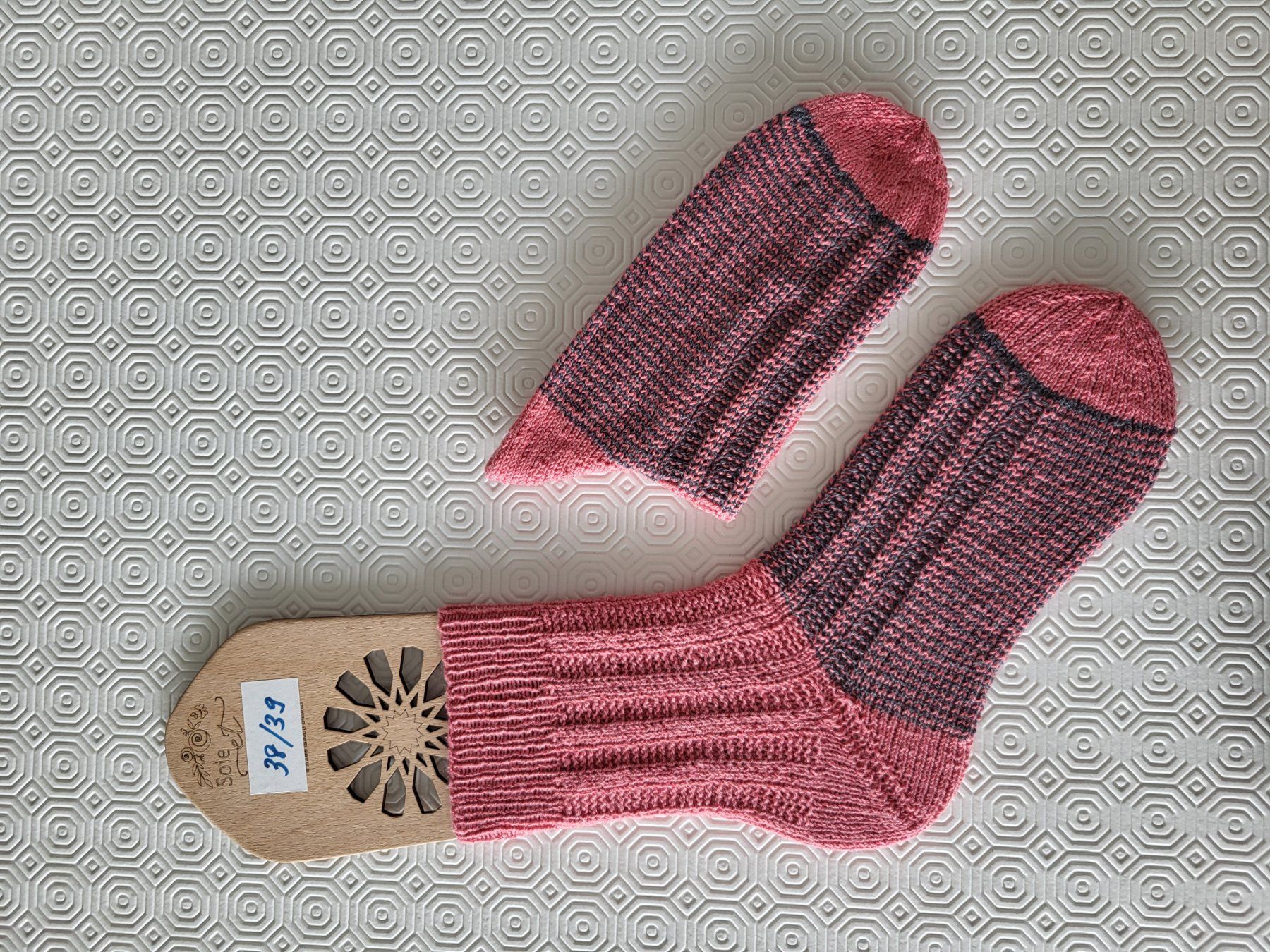 Calze: Socken handgestrickt 38/39 – Nuovo (secondo la descrizione) da Männedorf venduto da thjohn