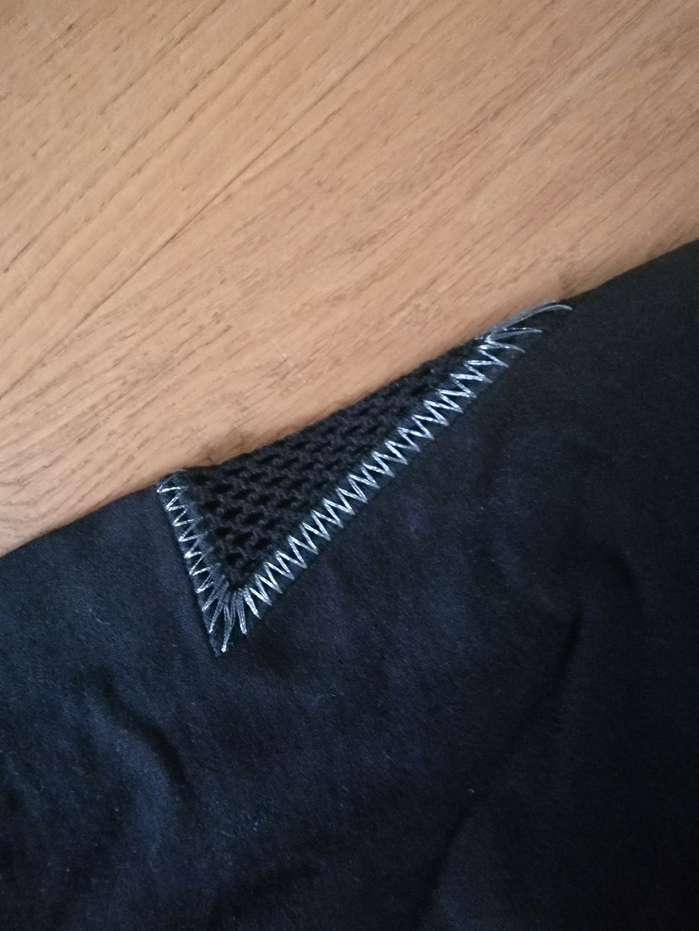 Maglioni & Felpe: Schwarzer Damen Pullover mit NY-Print, Grösse M/38 Top – Usato da Ottenbach venduto da Claurin 2