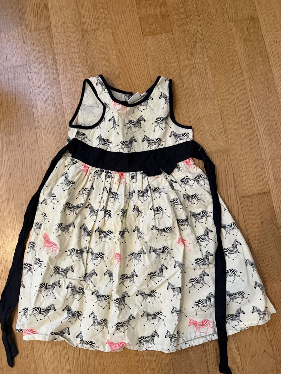 Lotti & Set di vestiti: Sommerkleid Gr110/116 – Usato da Zürich venduto da audrey_dri