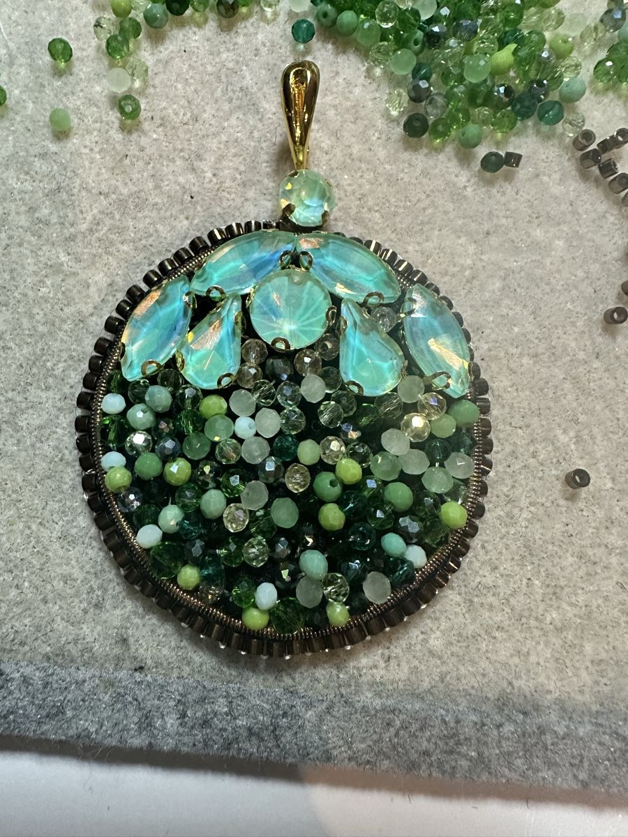 Orecchini pendenti & Orecchini a lobo: Elegant Green Beaded Earrings, handmade  for spring style – Nuovo e nell'imballaggio originale da Oftringen venduto da Eylem79 4