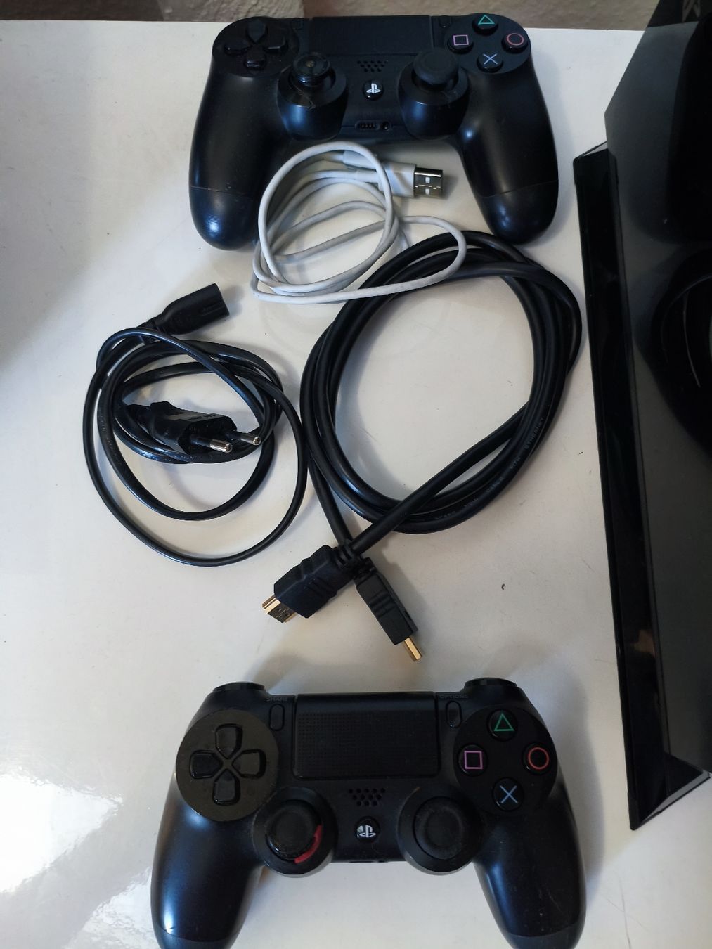 Sony Konsolen: Playstation 4 mit 2 Controller – Gebraucht aus Stans von thomin8989 1
