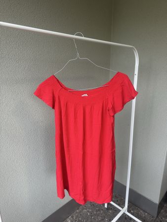 Sehr schönes, rotes Kleid