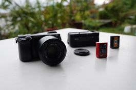 Sony Alpha 6300 Kamera mit Objektiv und Zubehör