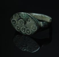 Mittelalterlicher Bronze-Ring (14.–15. Jh.)