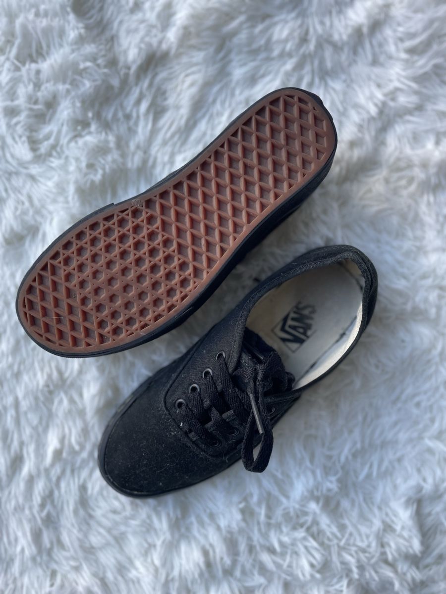 Vans Scarpe da uomo: Vans Authentic noires - Portées, bon état! – Usato da Lausanne venduto da mau_6tnl