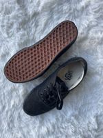 Vans Authentic noires - Portées, bon état!