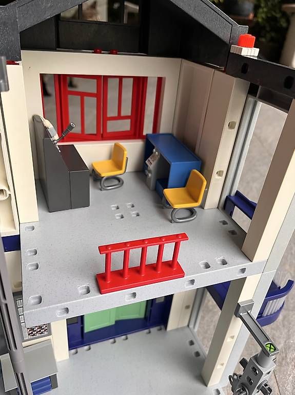 Giocattoli: Caserne Playmobil  – Usato da Le Lignon venduto da nad_5yrd 2