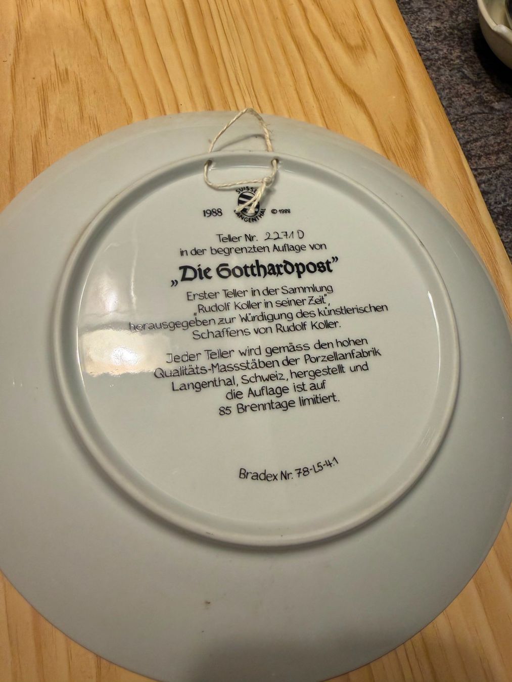 Assiettes: Suisse Langenthal Wandteller "Die Gotthardpost" – D'occasion à Buochs par Simbaedv77 1