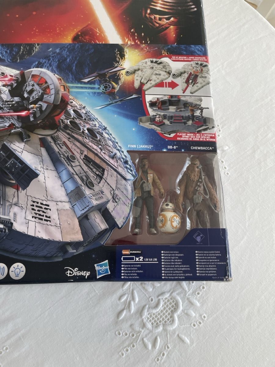 Hasbro Jouets: Star Wars Millennium Falcon  – D'occasion à Buchs par Moni_ka. 3