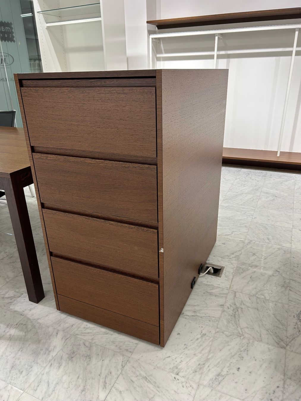 Cassettiere: Holz Kommode auf Rollen, beidseits 4 Schubladen – Nuovo (secondo la descrizione) da Glattpark(Opfikon) venduto da Cmberger 4