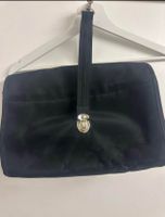 Kulturtasche zum Aufhaengen Toyota schwarz mit rotem Rand