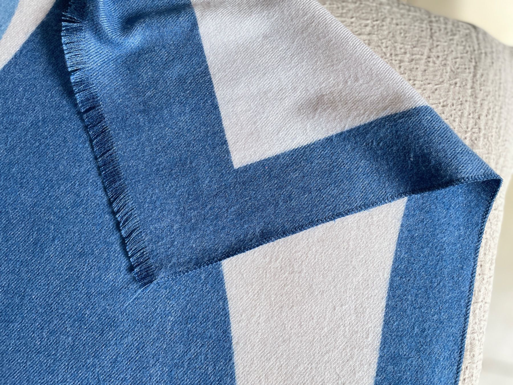 Foulard & Sciarpe: Wunderschöner Schal mit Herzen - blau/weiss – Nuovo (secondo la descrizione) da Birsfelden venduto da Nic21 4