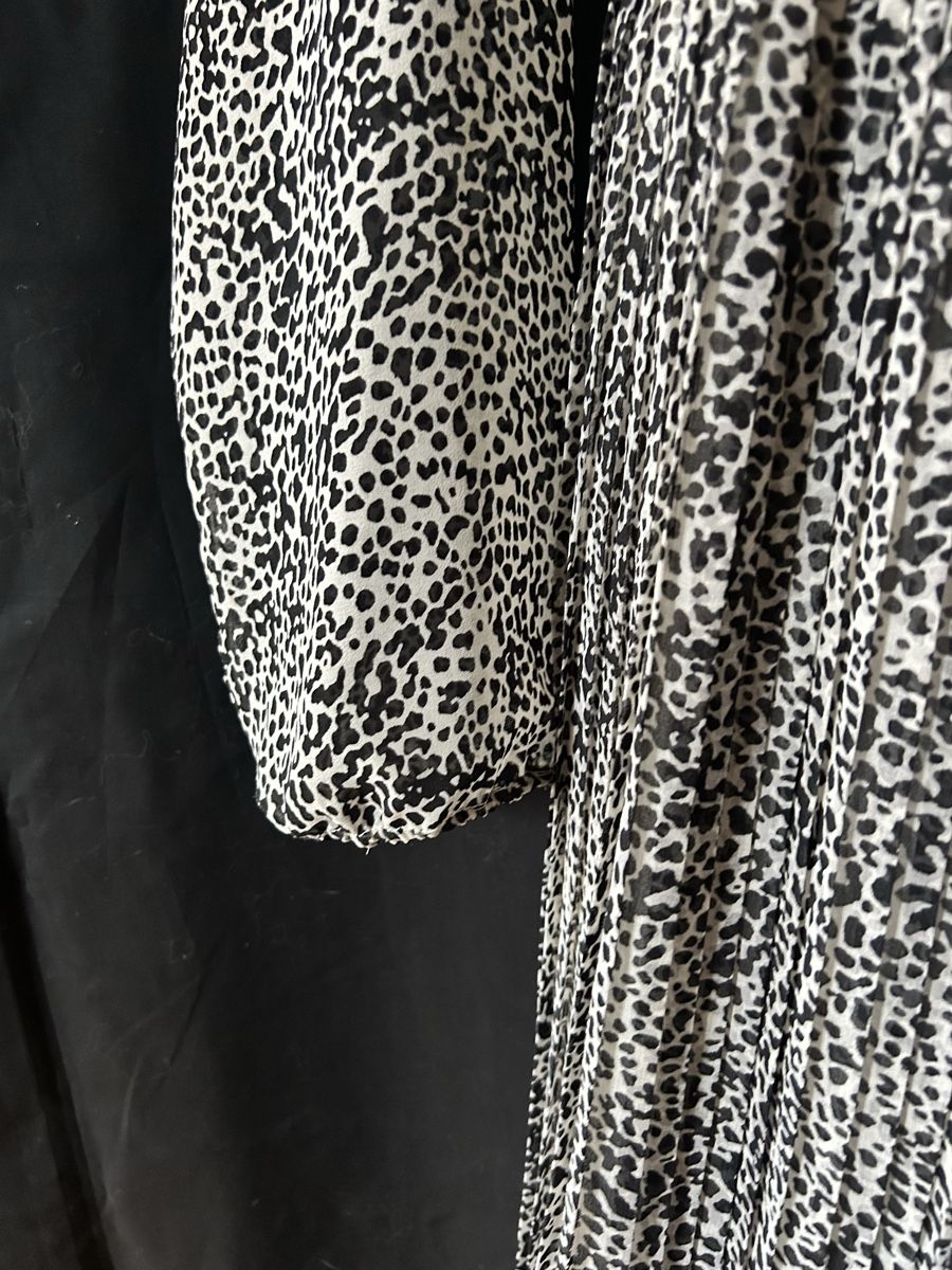 Kleider: Bik Bok Leopard Print Pleated Dress, Size Medium. – Neu (gemäss Beschreibung) aus Zürich von Mistral61 3