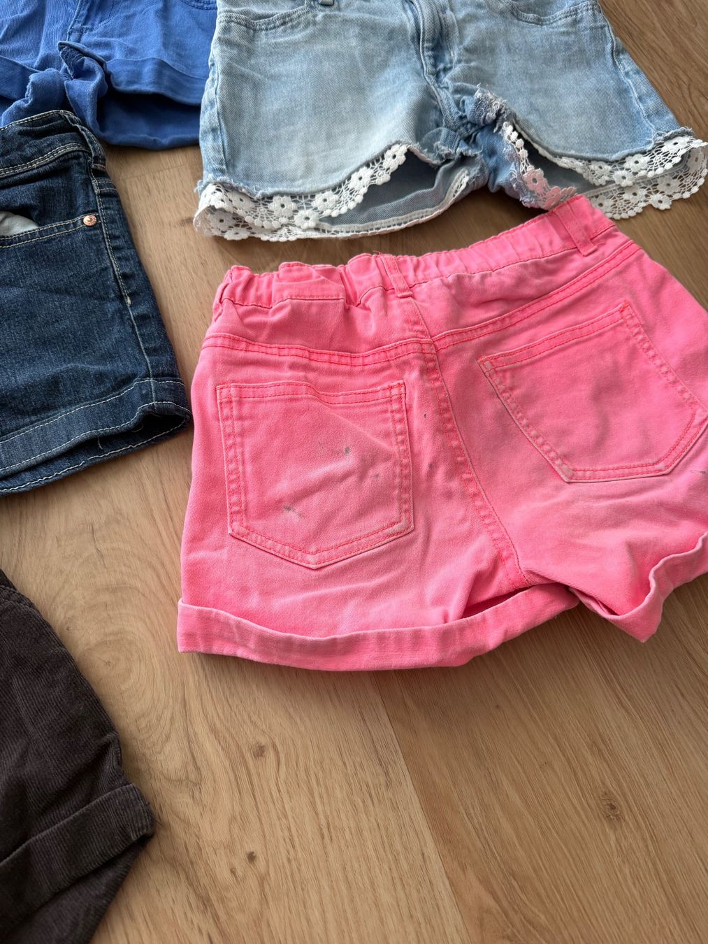 H&M Lotti & Set di vestiti: 5 Shorts Kurzhosen Gr.152 – Usato da Sarnen venduto da Pinoccio6 3