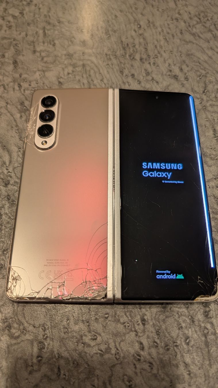 Samsung Telefoni cellulari / Smartphones: Samsung Galaxy Z Fold 4 – Difettoso da Siviriez venduto da gad_6pqg 1