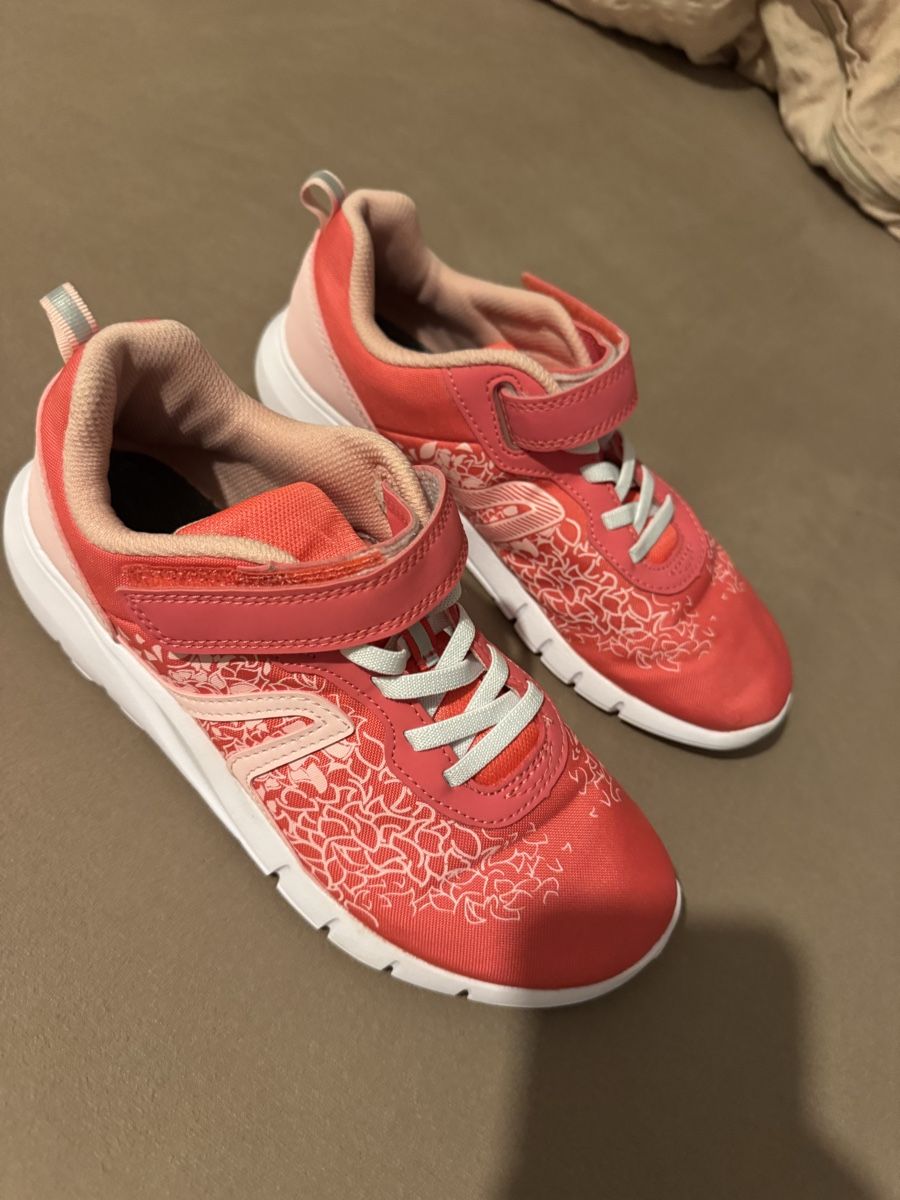 Scarpe per ragazze: Turnschuhe  Grösse 37  – Usato da Hägendorf venduto da laumatt 1