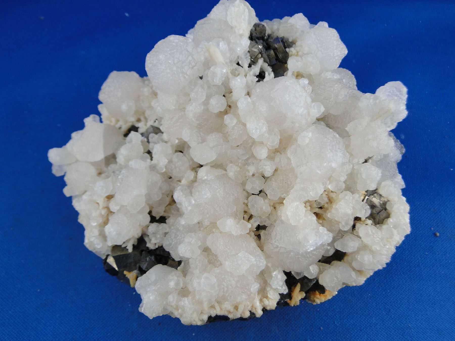 Minerali & Pietre curative: Arsenopyrit mit Calcit (UV-Pink) – Usato da Schinznach Bad venduto da Demerald