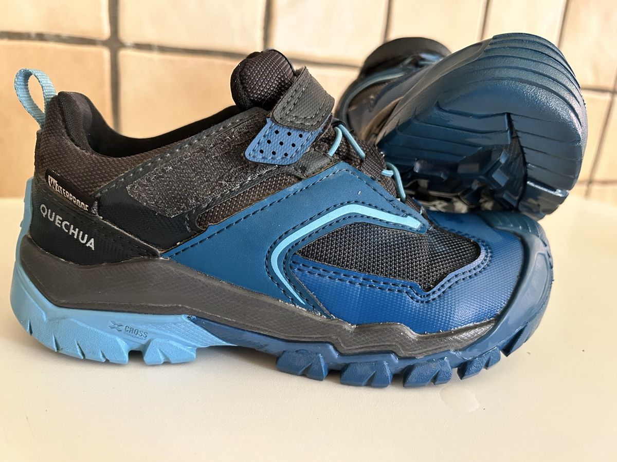 Decathlon Scarpe per ragazzi: Chaussures de randonnées Quechua / taille 29 – Usato da Meyrin venduto da Bronx86