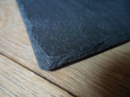 Schieferplatte lang 13 cm x 38 cm x 0.5 cm mit Füssen