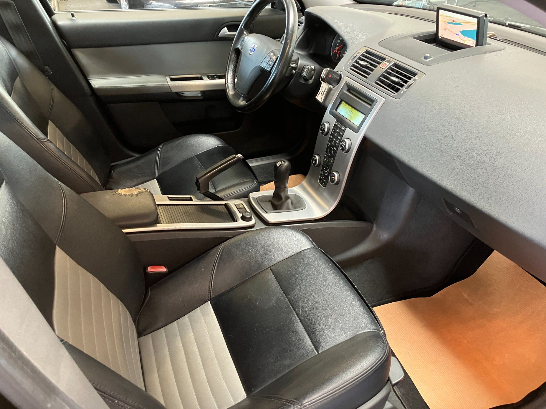 Volvo Automobili: VOLVO V50 1.6D DRIVe Start/Stop – Usato da Gampelen venduto da Steuer0 2