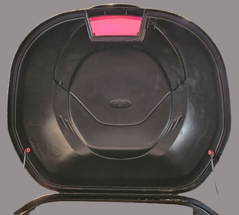 Topcase: TopCase - schwarzer Motorradkoffer mit Reflektor Flow – Gebraucht aus Zürich von Zurich 2