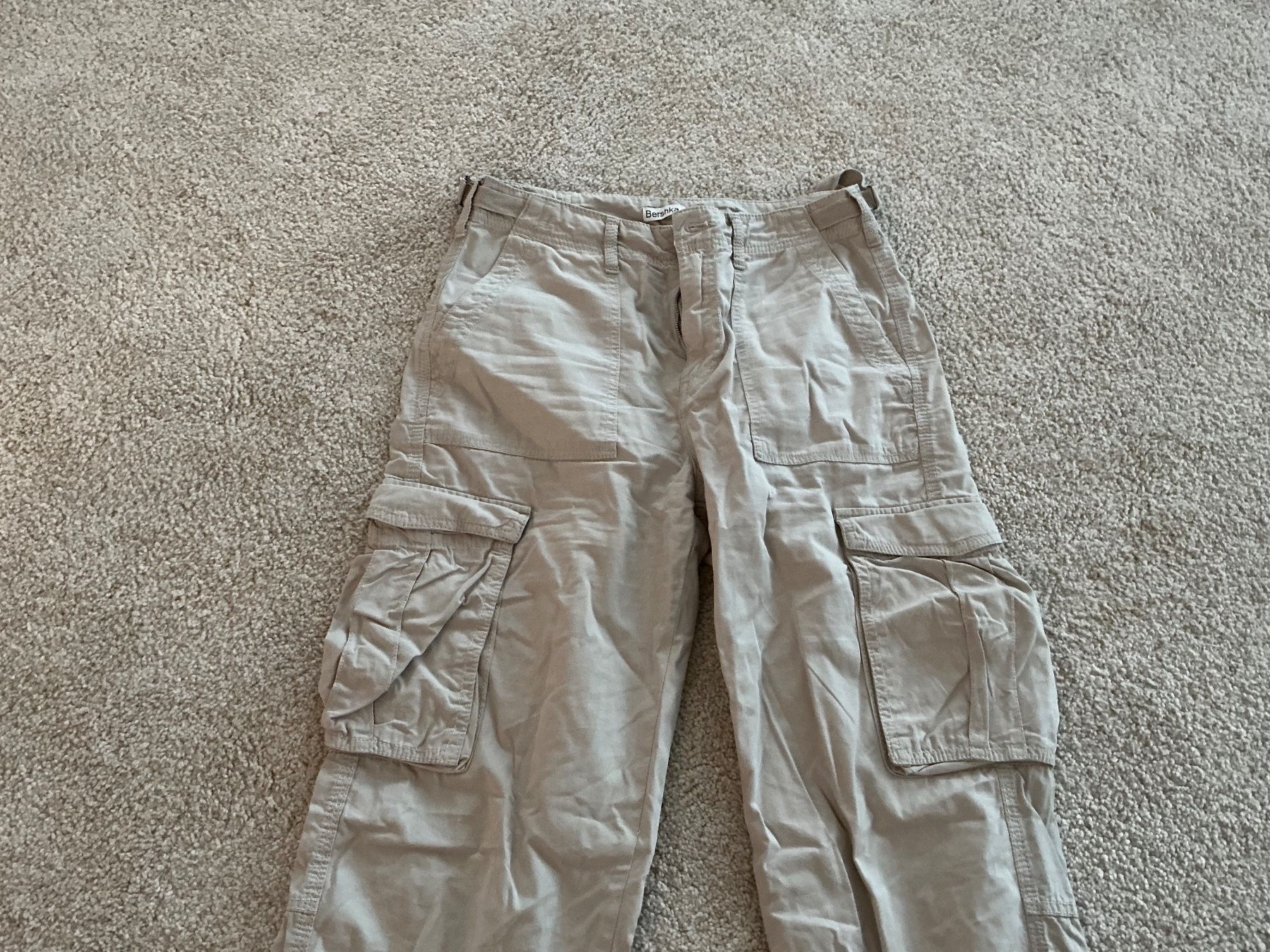 Bershka Pantaloni: Coole Cargo Hose, Beige, Grösse 38 - – Usato da Würenlos venduto da Chicca2004 2