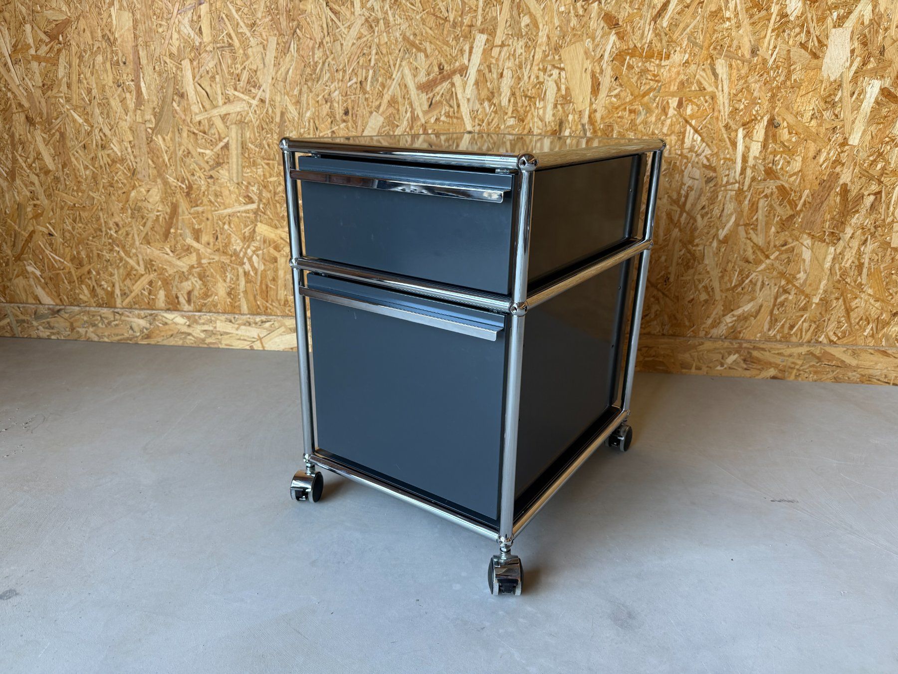 USM Korpus: USM Haller Rollcontainer / Bürocontainer Anthrazitgrau – Gebraucht aus Ramsen von Studio82
