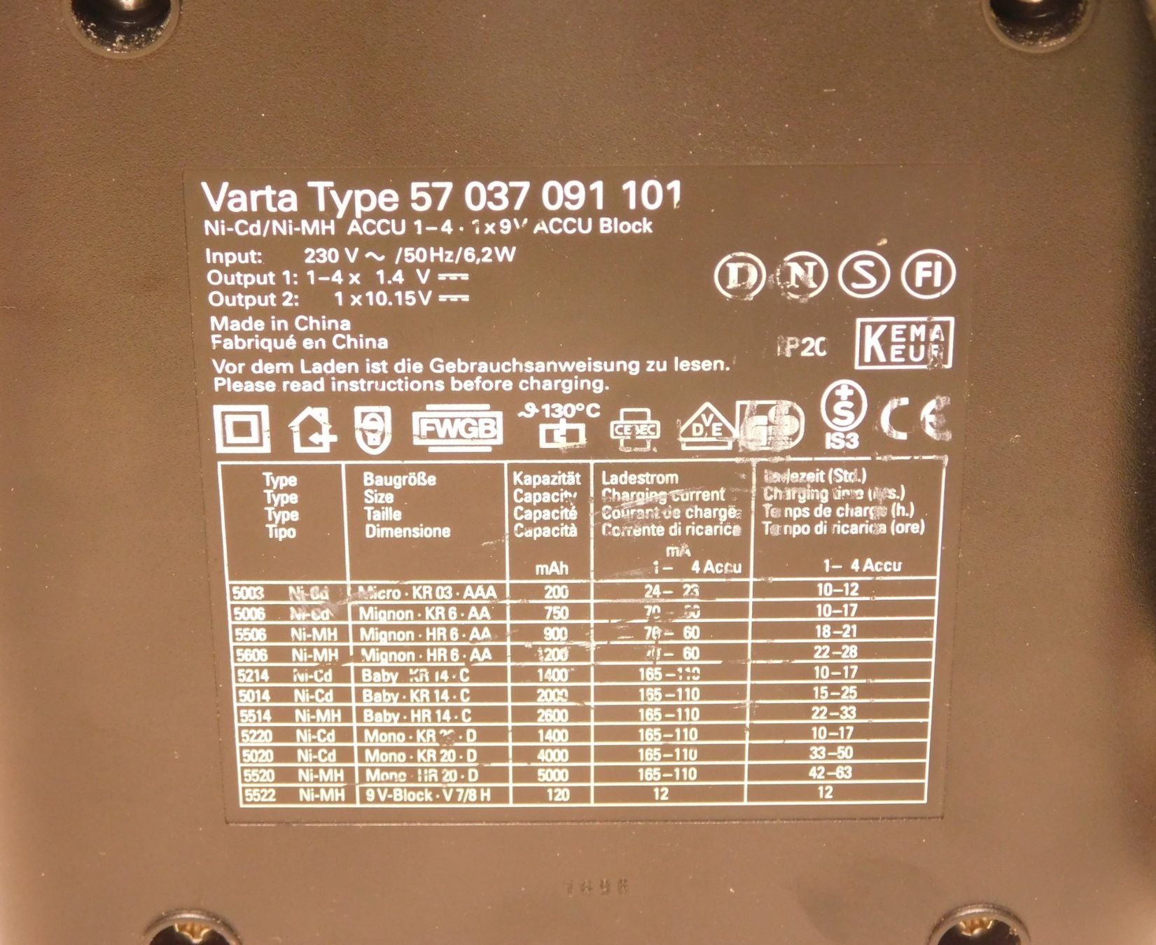 Varta Accus & piles: Varta Universalladegerät – D'occasion à Emmenbrücke par Neverlaand-22 2