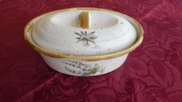 Plat gratin et plat beurre en porcelaine