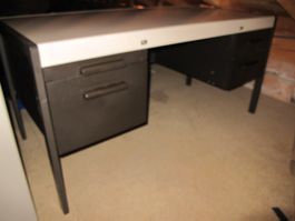Bureau de 1,56m  x  0,76m  hauteur  0,75m