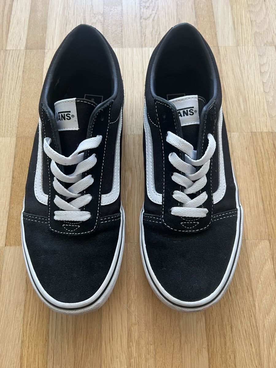 Vans Scarpe da donna: Vans Sneakers schwarz/weiss Gr. 38 – Usato da Nottwil venduto da Silke94