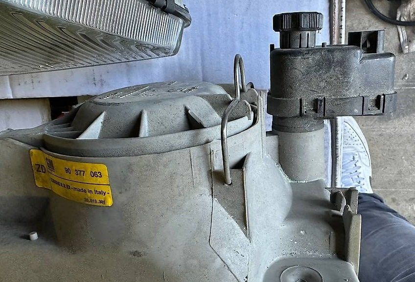 Opel Fari: Opel Omega A Limo Caravan Scheinwerfer – Usato da Bern venduto da bieter-1 1