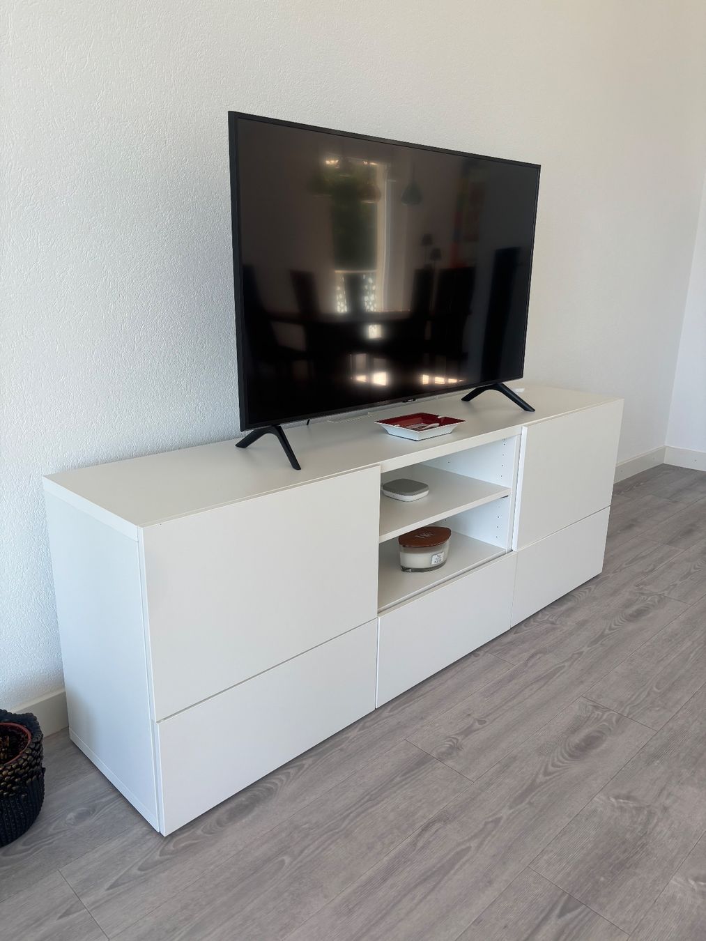 Ikea Meubles TV: Meuble TV blanc 180cm – D'occasion à La Tour-de-Peilz par har_8ymn 1