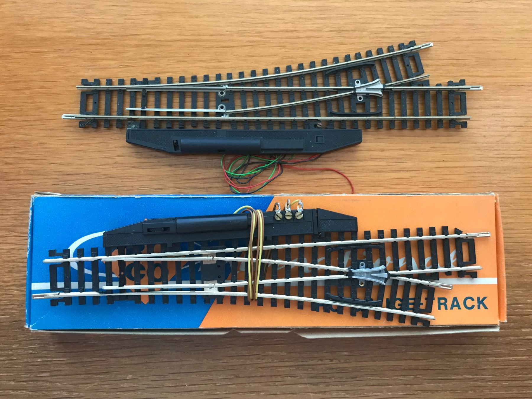 Roco Modelleisenbahnen: 2x Roco Weichen links & rechts – Gebraucht aus Luzern von mey_s13