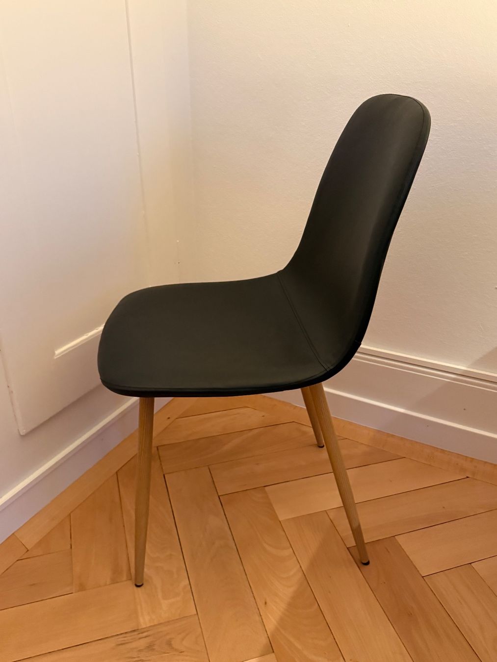 Jysk Stühle: 8 x JYSK Stühle in Leder und Eichenoptik – Gebraucht aus Bern von leo_lnw8 1