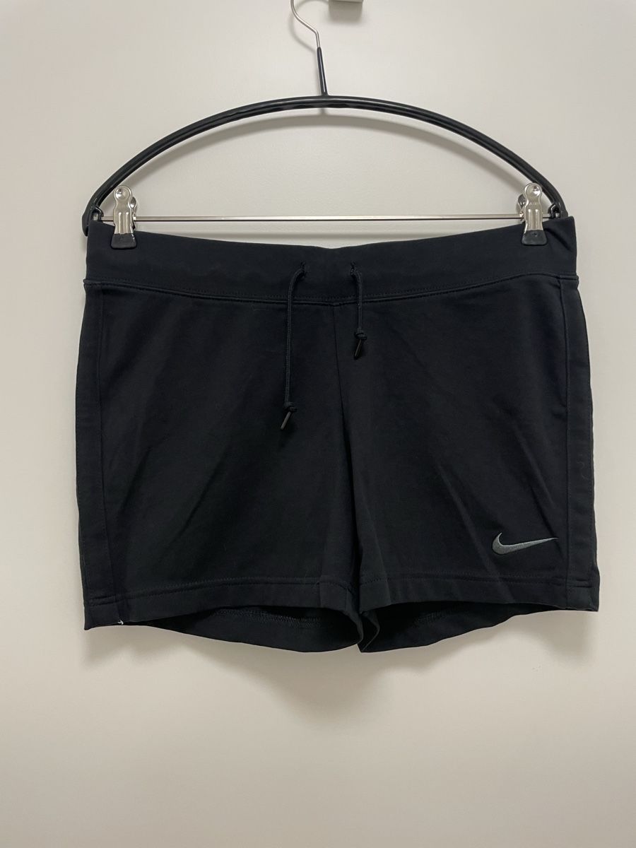 Nike Pantalons: Damen Shorts Nike Grösse M  – Neuf (Voir description) à Haldenstein par nicB74