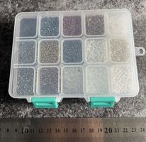 Grosses Lot Glas Saatperlen 11/0 in Sortierbox – bunt