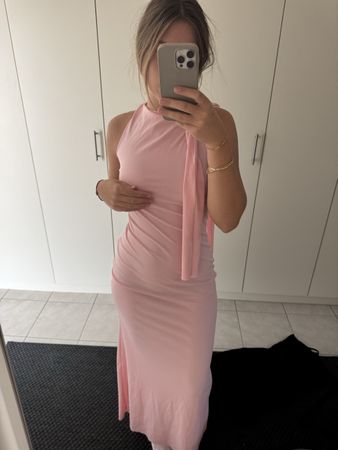 Robe longue rose licou dos nu