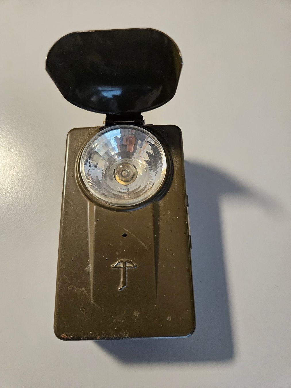 Schweizer Armee Lampade: Alte Militär-Taschenlampe – Usato da Langendorf venduto da Bruenu 1