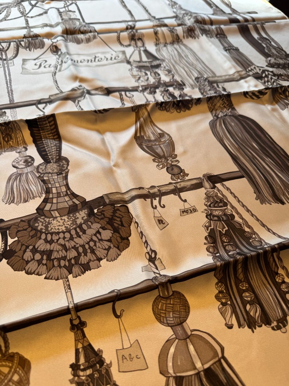 Hermès Foulards, Tücher & Schals: HERMÈS, a silk scarf, "Passmenterie" 1970s. – Neu (gemäss Beschreibung) aus Grund b. Gstaad von ReLuxe 8