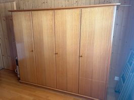 Schrank Holz 5-türig