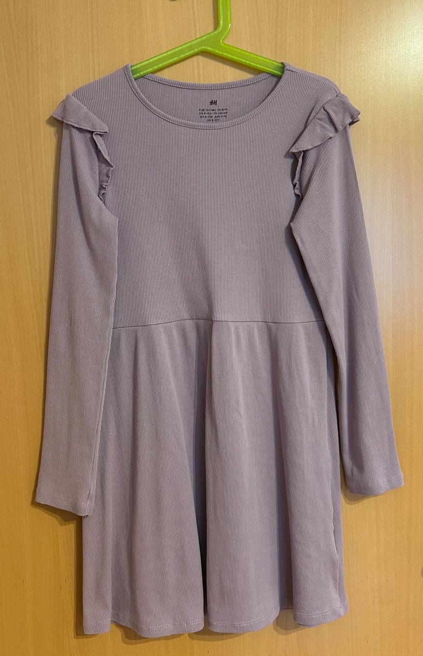 H&M Vestiti & Gonne: Zwei schöne Mädchenkleider Gr.134/140 – Usato da Naters venduto da Gemschhtte