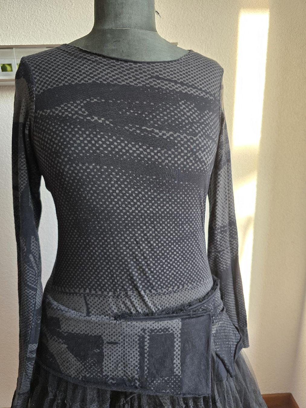 Rundholz Vestiti: Rundholz Kleid mit Tüll – Nuovo (secondo la descrizione) da Embrach venduto da Belize 1