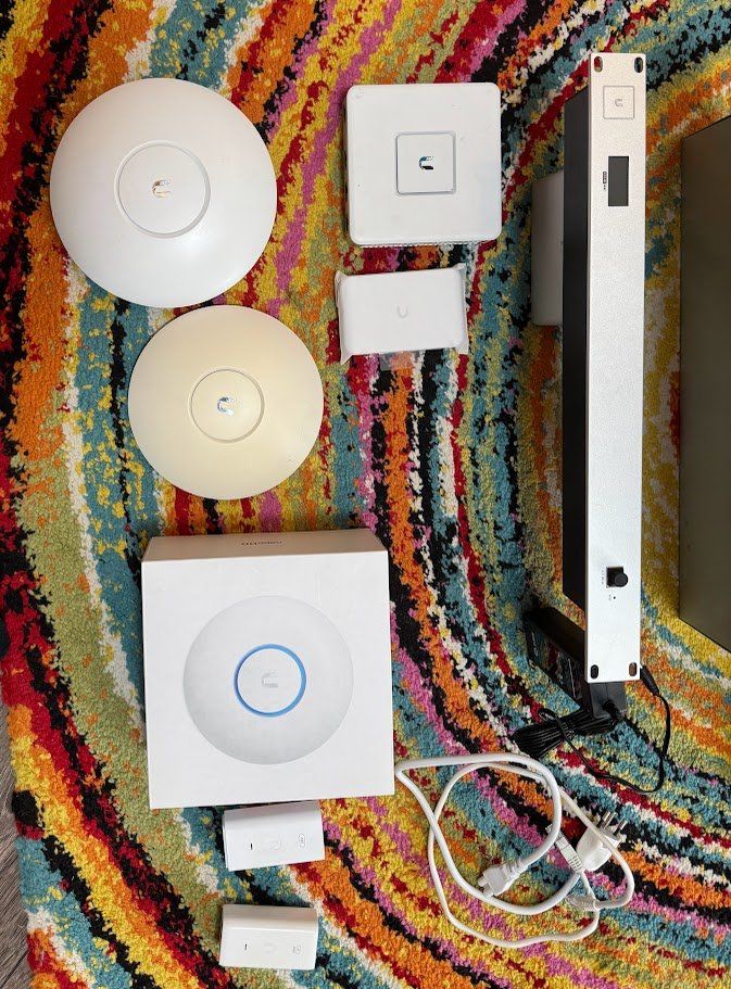 Ubiquiti Modem & Router: Kit réseau Unifi/Ubiquiti complet – Usato da Bure venduto da nono_bure 5