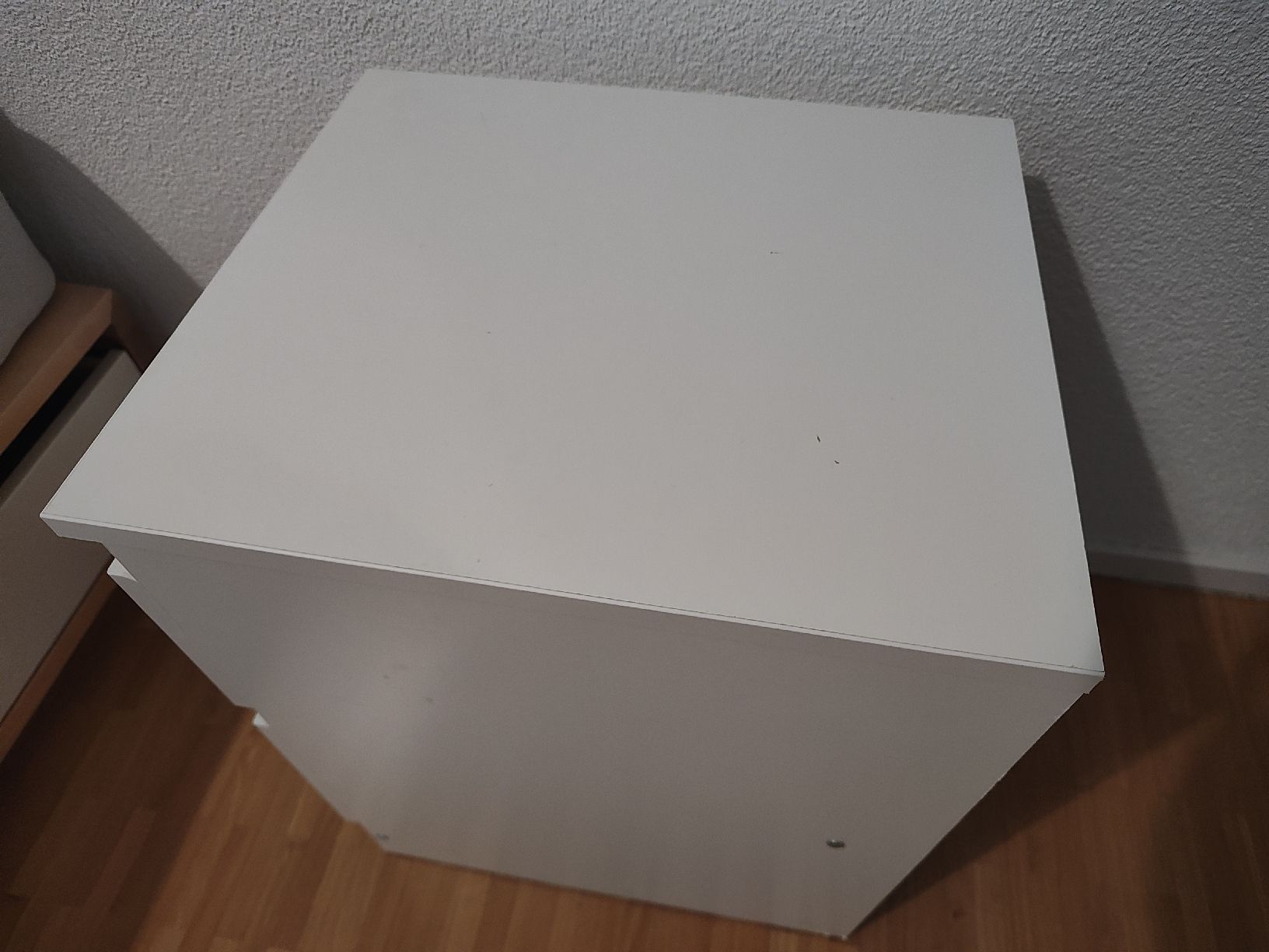 Comodini: White Bedside Table with Two Drawers – Usato da Glattbrugg venduto da wki_jq8f 4